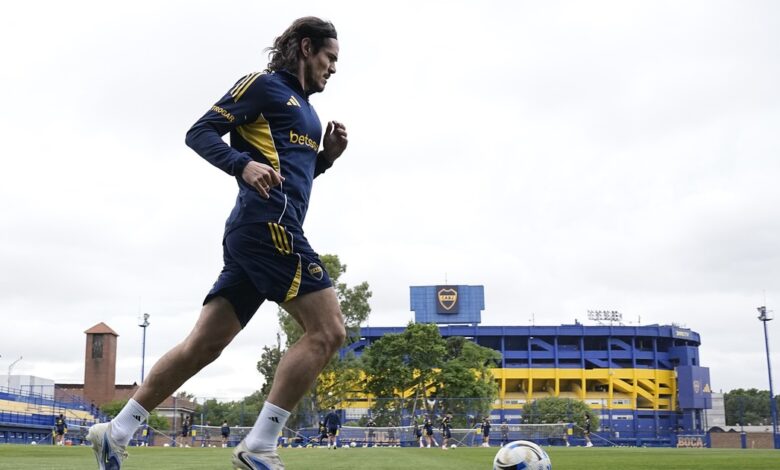 Cavani se somete a un bloqueo por dolores en la espalda